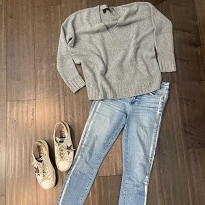 PAIGE Hoxton Ankle Jeans + 360 Cashmere Sweater Outfit